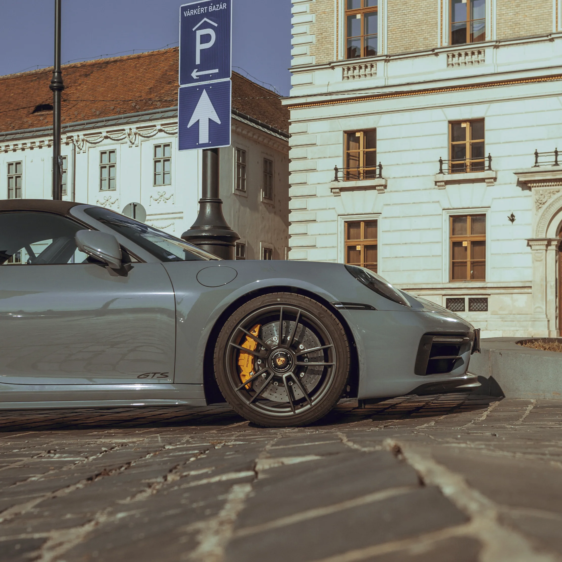 Porsche 911 Carrera GTS, frame 1