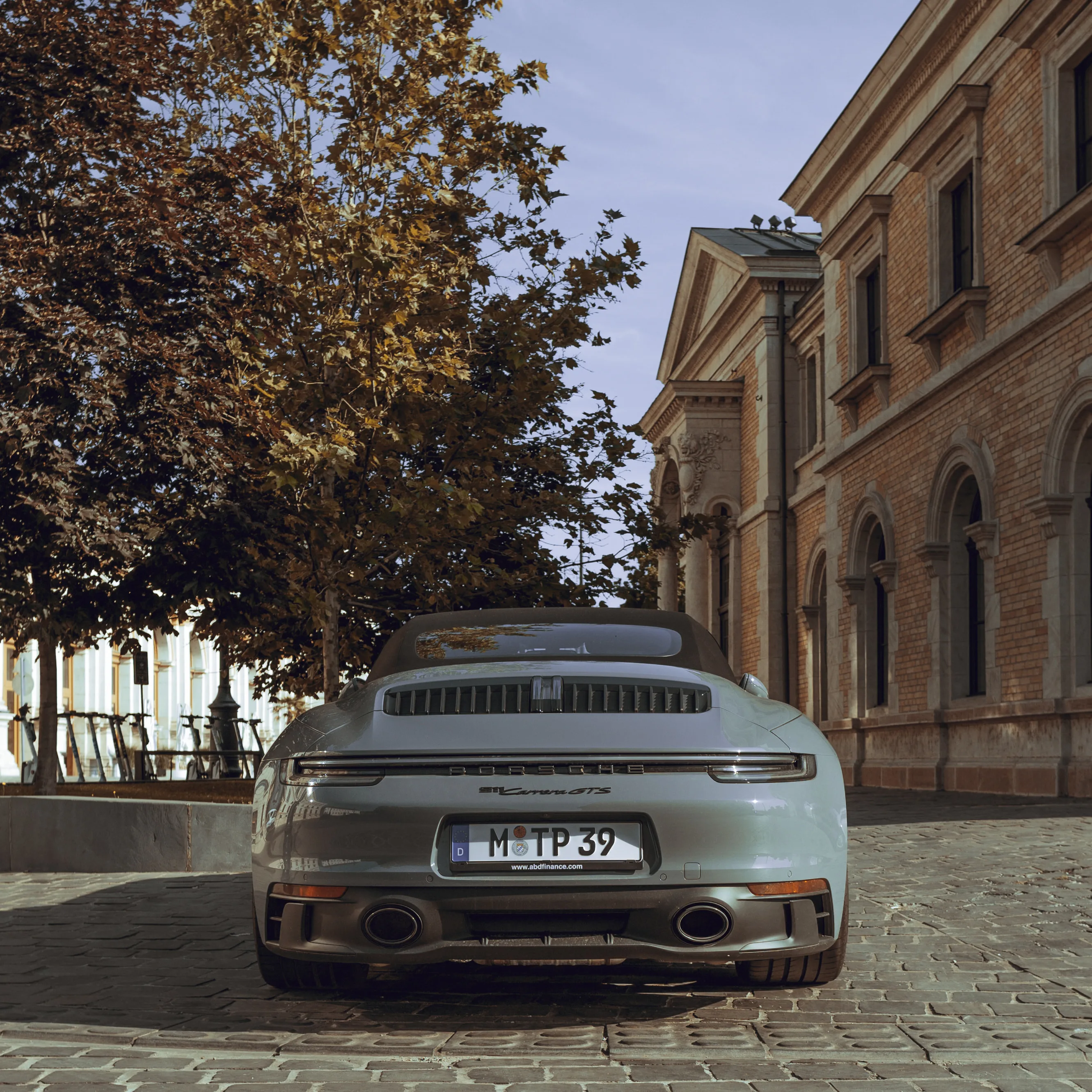 Porsche 911 Carrera GTS, frame 2