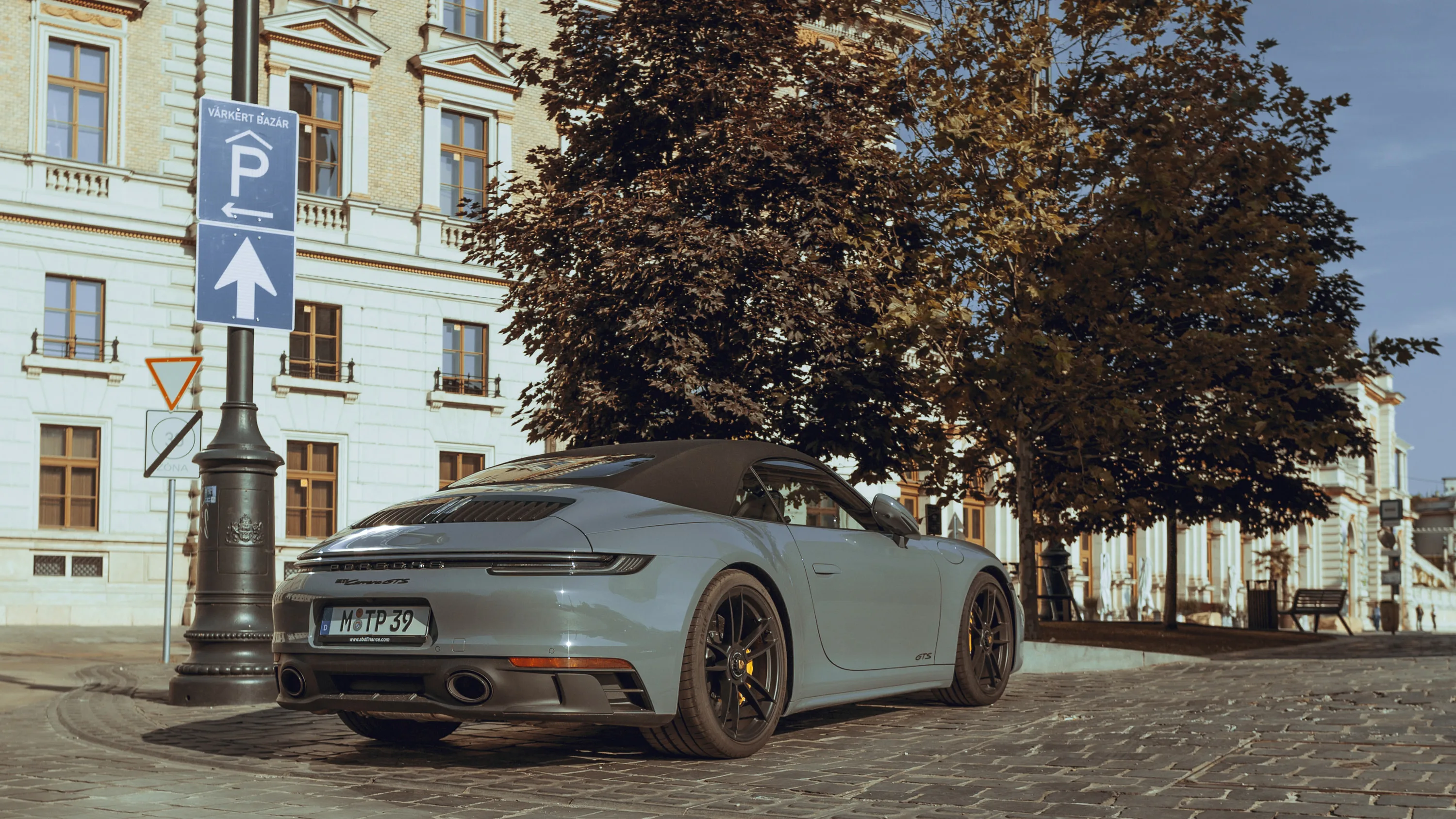 Porsche 911 Carrera GTS, frame 3