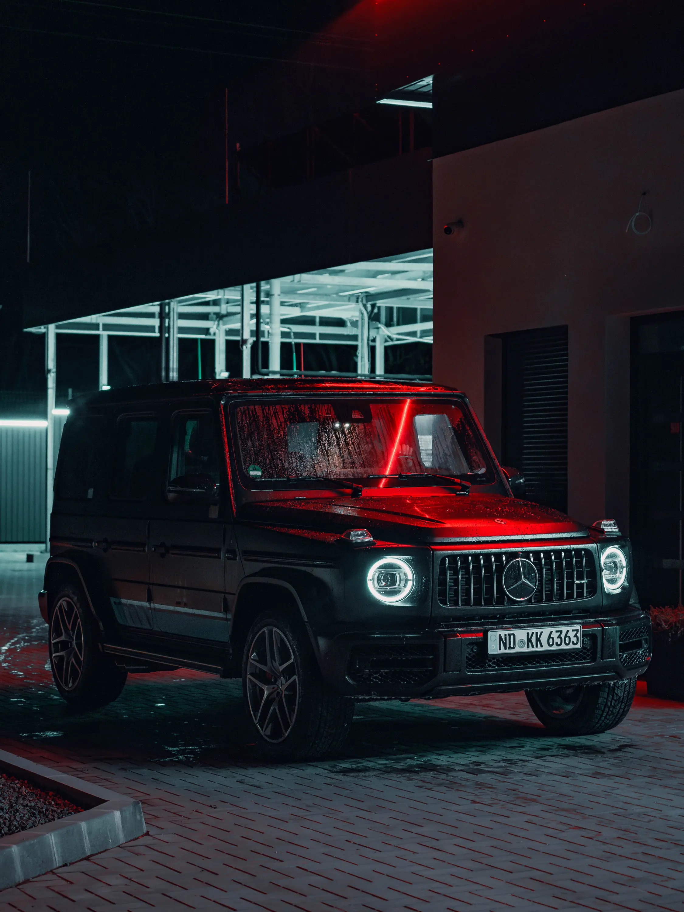 Mercedes-AMG G 63, red neon